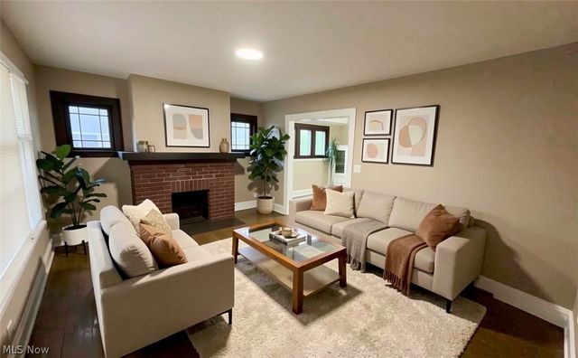 949 Helmsdale Road, Cleveland Heights, OH 44112