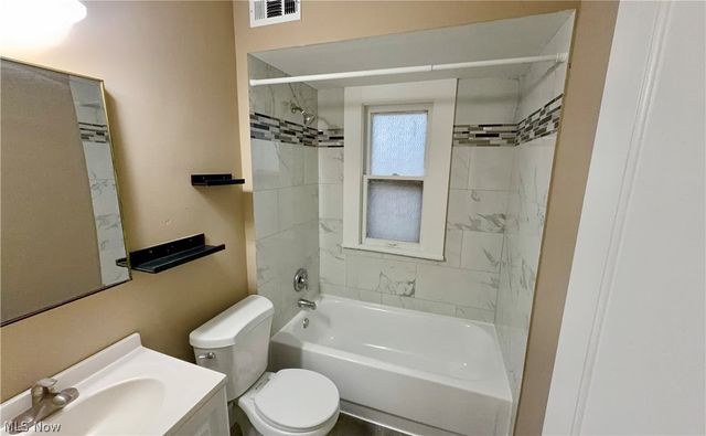 949 Helmsdale Road, Cleveland Heights, OH 44112