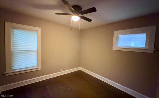 949 Helmsdale Road, Cleveland Heights, OH 44112