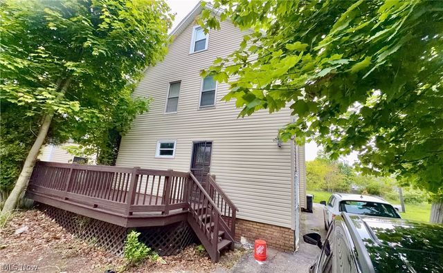 949 Helmsdale Road, Cleveland Heights, OH 44112
