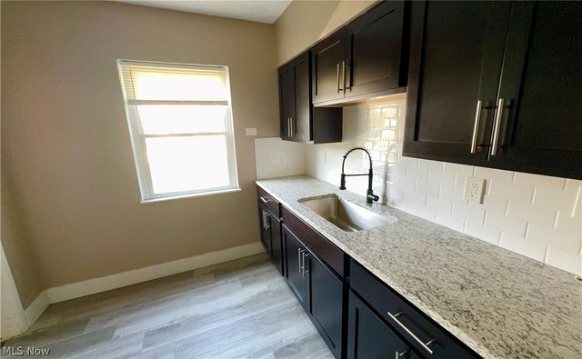 949 Helmsdale Road, Cleveland Heights, OH 44112