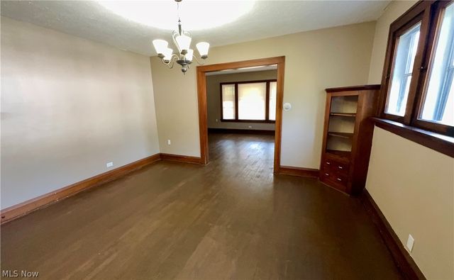 949 Helmsdale Road, Cleveland Heights, OH 44112