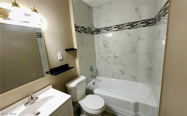 949 Helmsdale Road, Cleveland Heights, OH 44112
