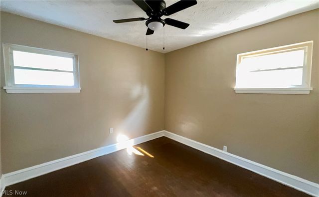 949 Helmsdale Road, Cleveland Heights, OH 44112
