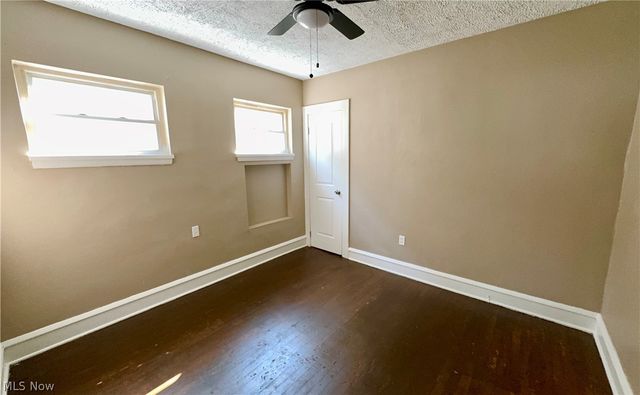 949 Helmsdale Road, Cleveland Heights, OH 44112