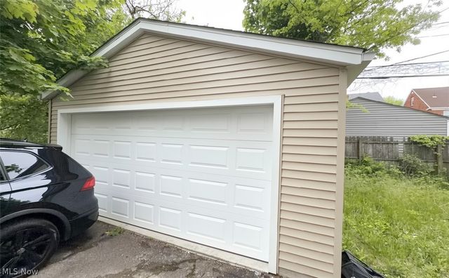 949 Helmsdale Road, Cleveland Heights, OH 44112