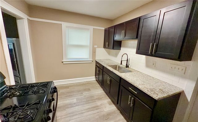 949 Helmsdale Road, Cleveland Heights, OH 44112