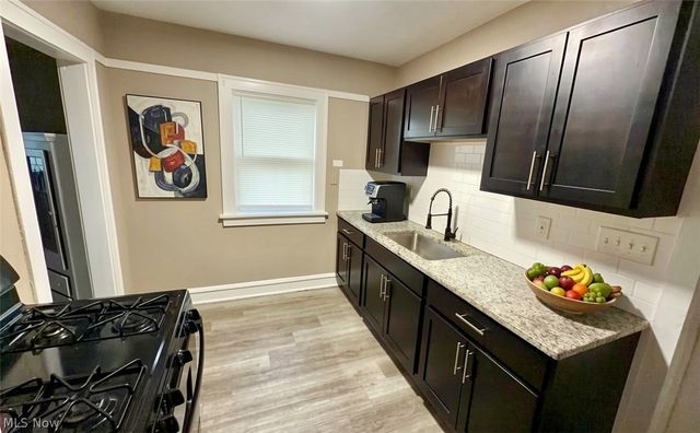 949 Helmsdale Road, Cleveland Heights, OH 44112