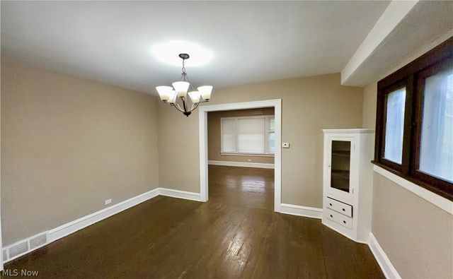 949 Helmsdale Road, Cleveland Heights, OH 44112