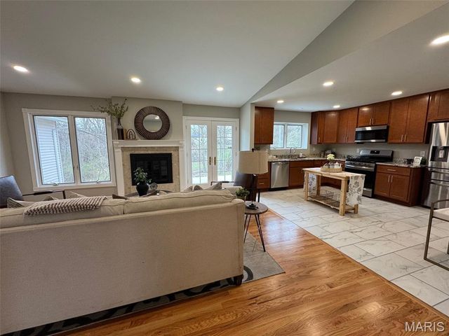 924 Fernview Drive, Creve Coeur, MO 63141