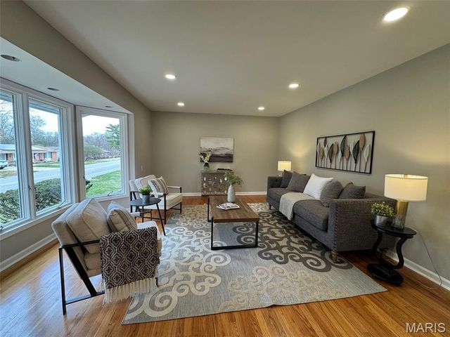 924 Fernview Drive, Creve Coeur, MO 63141