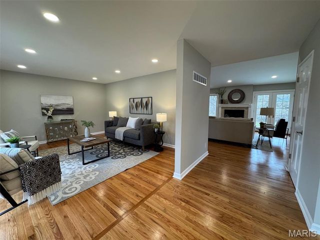 924 Fernview Drive, Creve Coeur, MO 63141