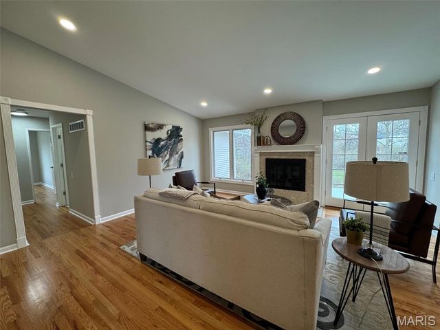 924 Fernview Drive, Creve Coeur, MO 63141