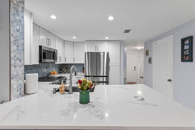 866 E Jeffery Street, Boca Raton, FL 33487