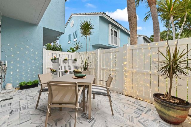 866 E Jeffery Street, Boca Raton, FL 33487