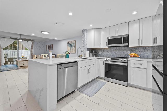 866 E Jeffery Street, Boca Raton, FL 33487