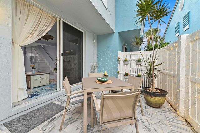 866 E Jeffery Street, Boca Raton, FL 33487