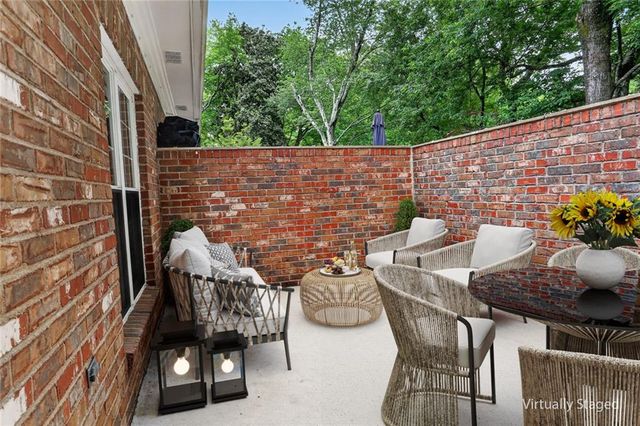 5 Spinning House Place NW, Atlanta, GA 30318