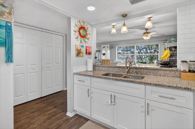 1146 KING ARTHUR COURT 110, Dunedin, FL 34698