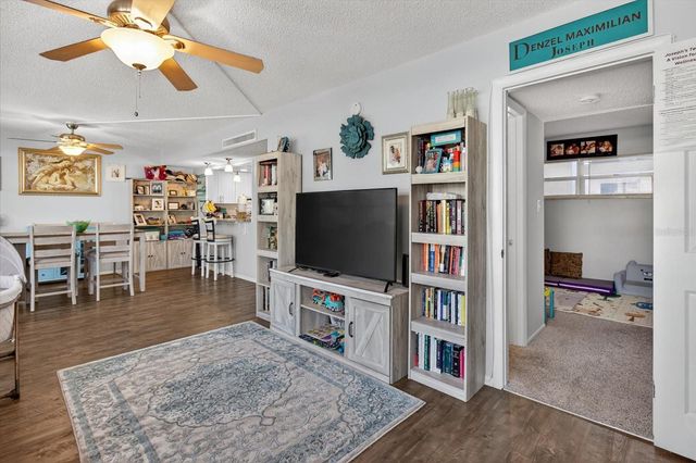 1146 KING ARTHUR COURT 110, Dunedin, FL 34698