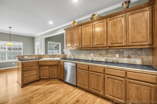 8752 E 102nd Street, Tulsa, OK 74133