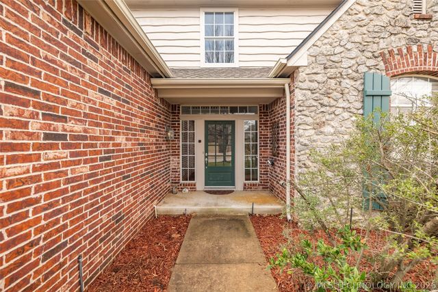 8752 E 102nd Street, Tulsa, OK 74133