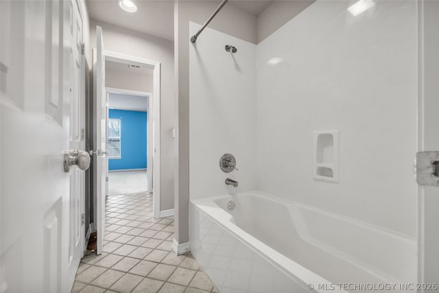 8752 E 102nd Street, Tulsa, OK 74133