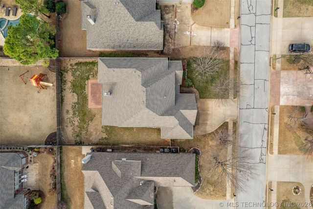 8752 E 102nd Street, Tulsa, OK 74133