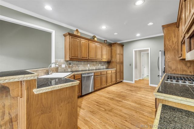 8752 E 102nd Street, Tulsa, OK 74133