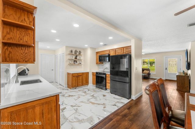 498 Chamberlin Avenue NW, Palm Bay, FL 32907
