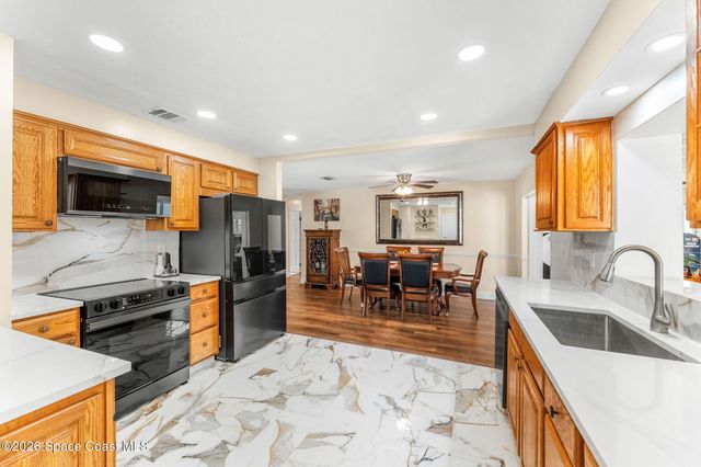 498 Chamberlin Avenue NW, Palm Bay, FL 32907