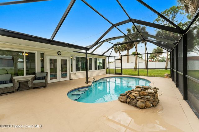 498 Chamberlin Avenue NW, Palm Bay, FL 32907