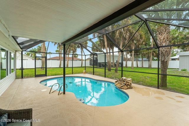 498 Chamberlin Avenue NW, Palm Bay, FL 32907