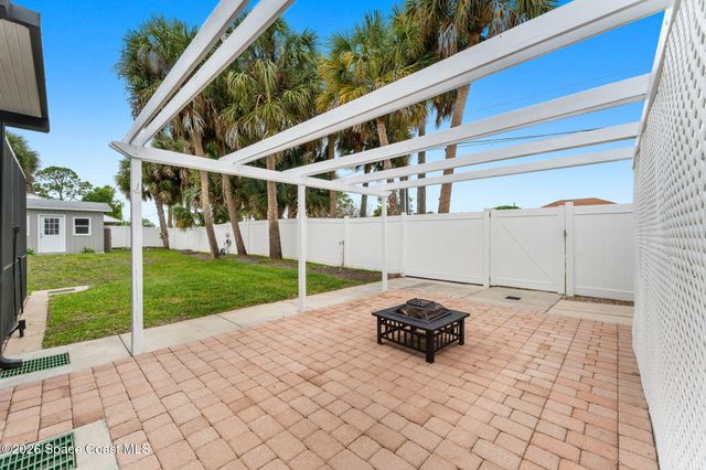 498 Chamberlin Avenue NW, Palm Bay, FL 32907