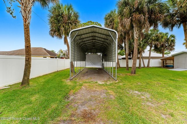 498 Chamberlin Avenue NW, Palm Bay, FL 32907