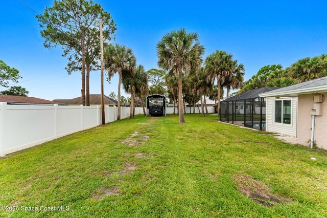 498 Chamberlin Avenue NW, Palm Bay, FL 32907