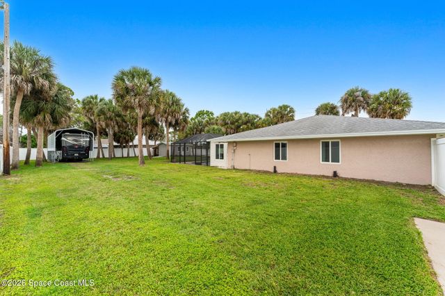 498 Chamberlin Avenue NW, Palm Bay, FL 32907