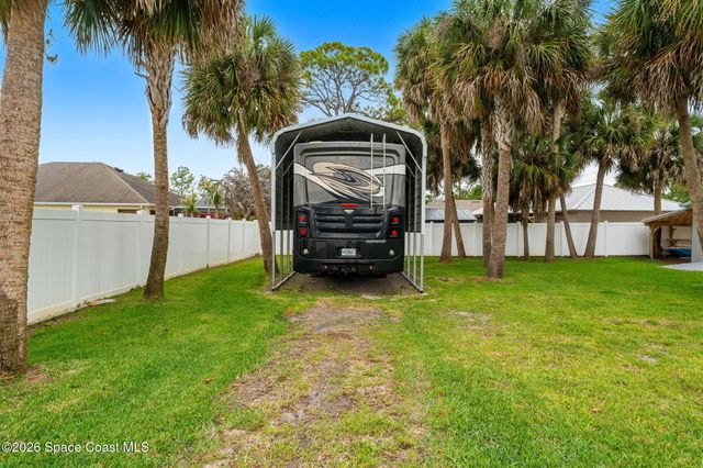 498 Chamberlin Avenue NW, Palm Bay, FL 32907