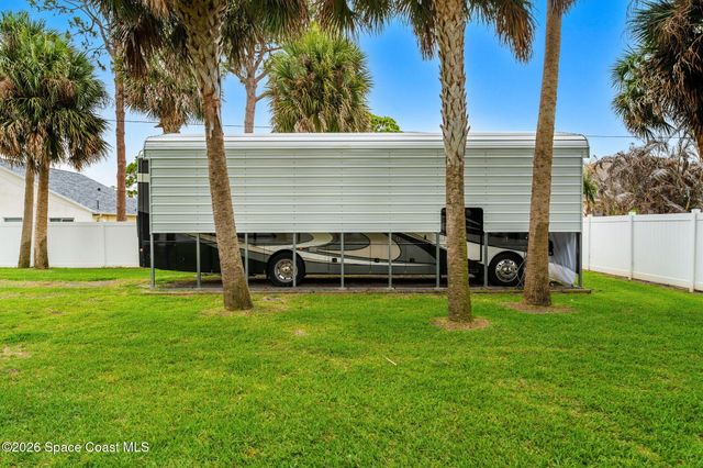 498 Chamberlin Avenue NW, Palm Bay, FL 32907