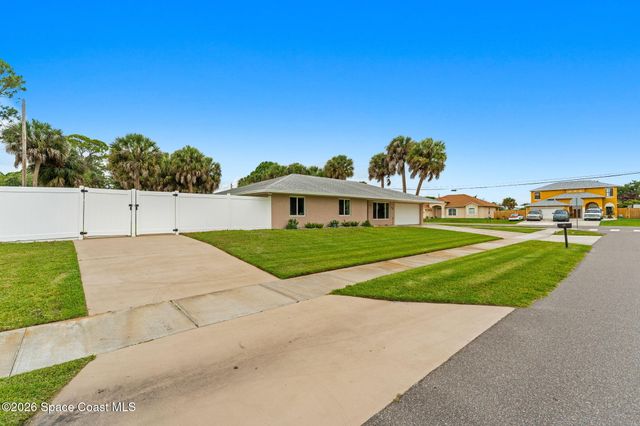 498 Chamberlin Avenue NW, Palm Bay, FL 32907