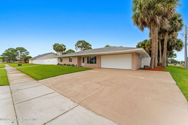 498 Chamberlin Avenue NW, Palm Bay, FL 32907