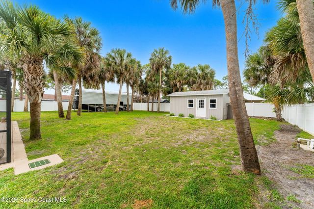 498 Chamberlin Avenue NW, Palm Bay, FL 32907