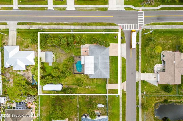 498 Chamberlin Avenue NW, Palm Bay, FL 32907