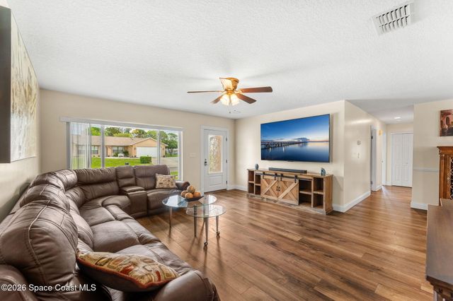 498 Chamberlin Avenue NW, Palm Bay, FL 32907