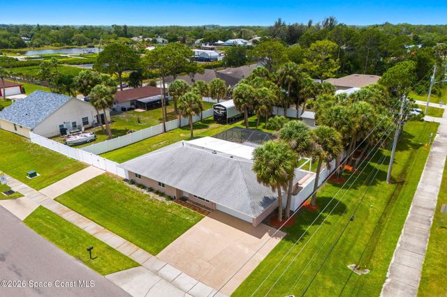 498 Chamberlin Avenue NW, Palm Bay, FL 32907