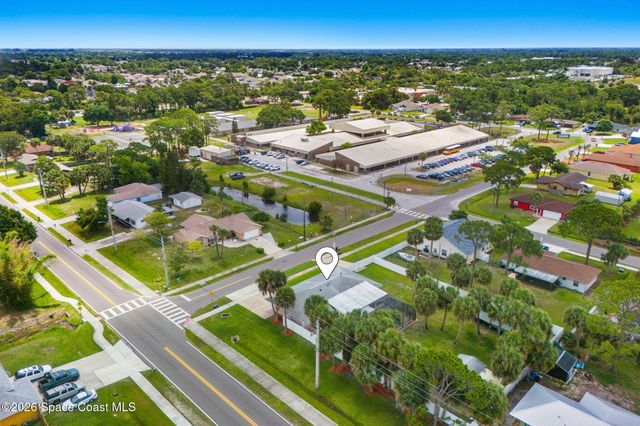 498 Chamberlin Avenue NW, Palm Bay, FL 32907