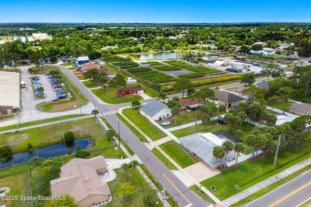 498 Chamberlin Avenue NW, Palm Bay, FL 32907