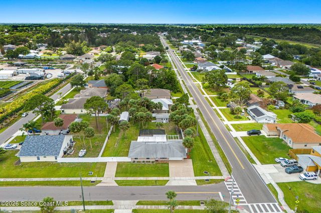 498 Chamberlin Avenue NW, Palm Bay, FL 32907
