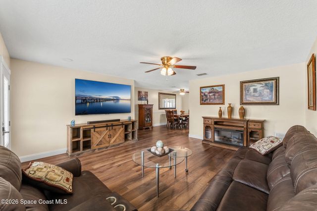 498 Chamberlin Avenue NW, Palm Bay, FL 32907