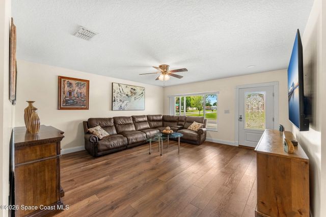 498 Chamberlin Avenue NW, Palm Bay, FL 32907